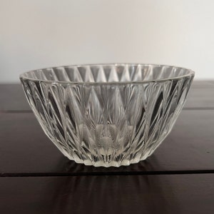 Vintage glass dish, clear pressed vintage glass snack bowl, crystal cut glass bowl, cookie dish, trinket bowl