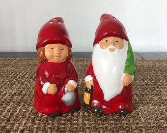 Vintage Santa Claus Ceramic Salt and Pepper Shakers, Retro Christmas Decor