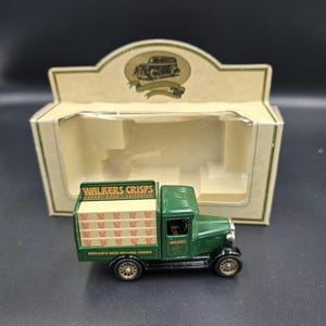 Vintage toy car, Lledo, Replique de metal matrice, Walkers Crisps metal car replica