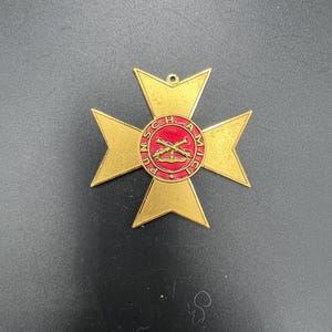 médaille croix Punsch Amici vintage, croix avec médaillon central en émail rouge, pendentif, commande, Sporrong, Suède