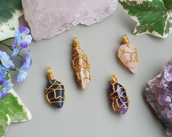 Colgante de collar de piedras preciosas de cristal envuelto en alambre de oro / Piedra de cuarzo semipreciosa única / ¡PENDIENTE SOLAMENTE!