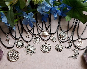 Collares con dijes celestiales de plata / Sol, Luna, Estrella, Planeta / Joyería con cordón de cuerda negra