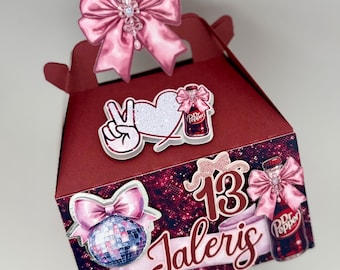 Caja de cumpleaños personalizada de Dr Pepper, recuerdo de fiesta color burdeos, regalo con nombre personalizado