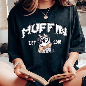 Camiseta gráfica Bluey Muffin: camiseta de desenho animado para crianças e adultos