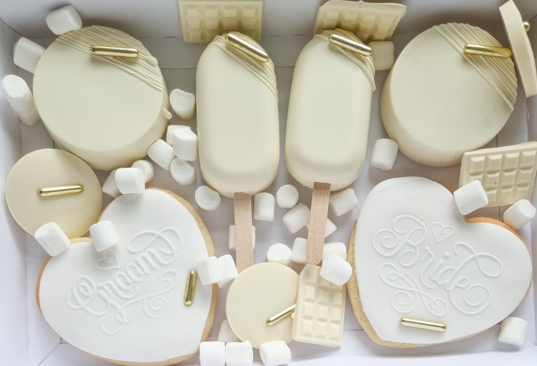 Bride and Groom Treat Box Wedding Cookie Gift for Bride Cakesicle Wedding Favour Cookies