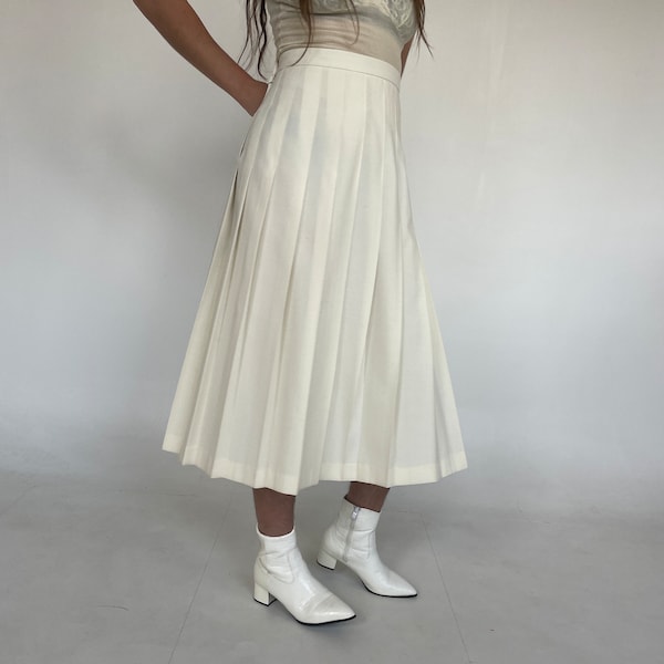 Vintage Cream White Pleated Maxi Skirt // M-L