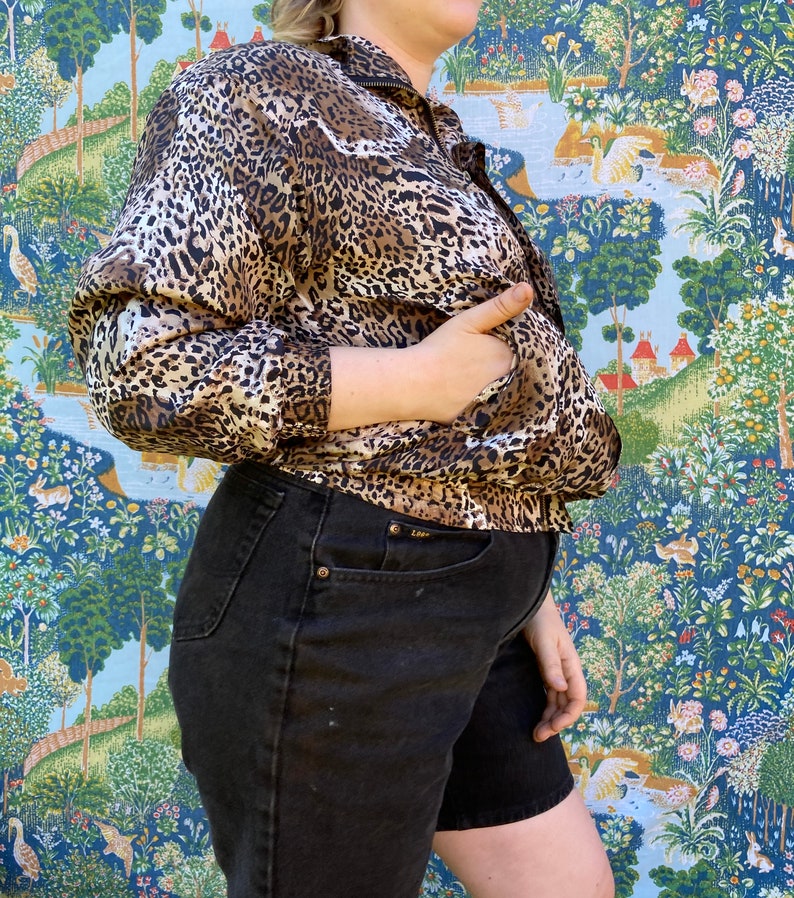 90's Pure Silk Leopard Print Bomber Jacket// M-XL image 3