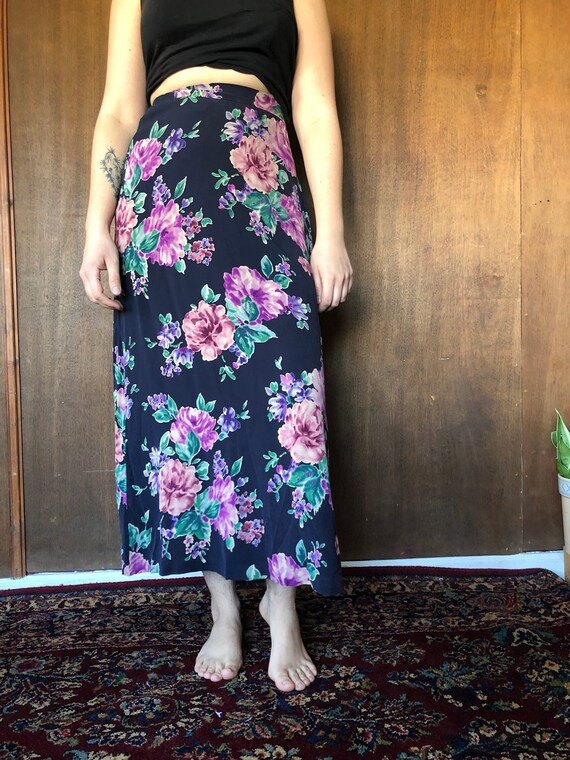 90's Navy w/ Rose Pattern Silk Maxi Skirt//S - image 2