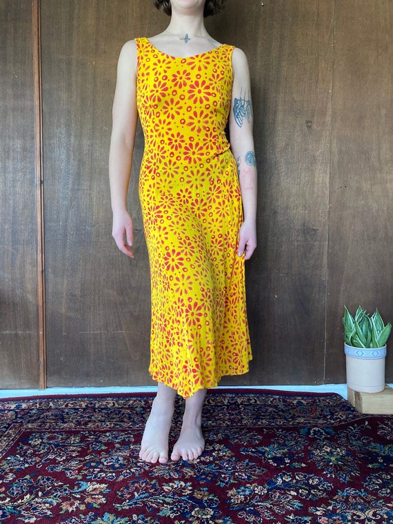 Red daisy hotsell print dress