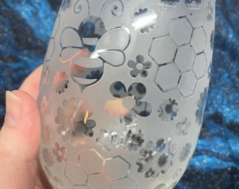 Bee Stemless Wine Glass - Etched Honeycomb Flower Design