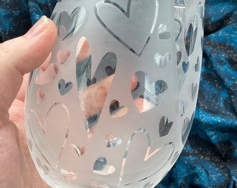 Heart Etched Wine Glass // Valentine’s Wine Glass // Stemless Wine Glass