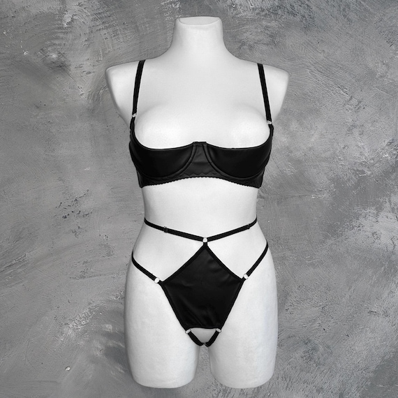Cupless lingerie,Extreme open crotch,Open cup lingerie,Open crotch pants,Open cupless bra,Shelf bra open,Open bra,Crotchless lingerie