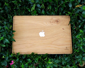 Chêne | Dessus et dessous en véritable peau de bois | Respectueux de l'environnement et durable | MacBook Pro/Air 13 14 15 16 M1/M2 | Cadeau pour la technologie | par barqwood