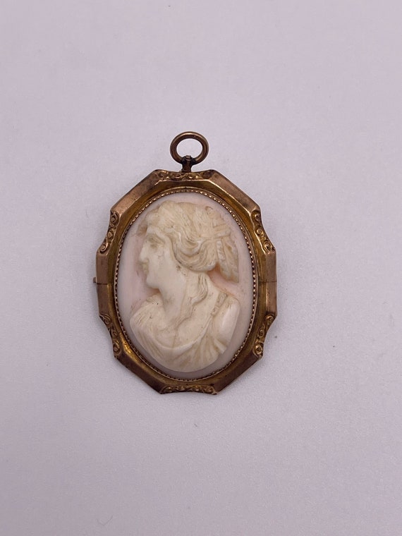 Vintage Shell Cameo Brooch