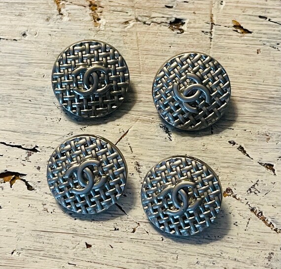 CHANEL Buttons