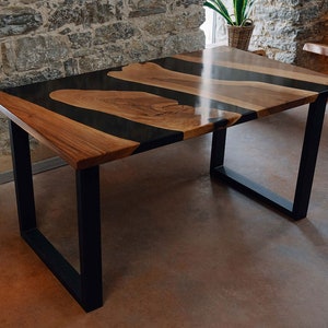 Epoxy resin table Noyer | Dining table | Epoxy resin | Solid wood | Walnut | walnut | Epoxy table | Black Forest