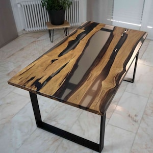Tavolo da pranzo &#39;Schauinsland&#39; I Tavolo in resina epossidica in acacia (legno massiccio)