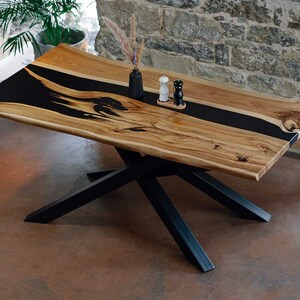 Tavolo da pranzo Wutachschlucht | Resina epossidica | Legno massiccio | Quercia | Tavolo in resina epossidica | Tavolo epossidico