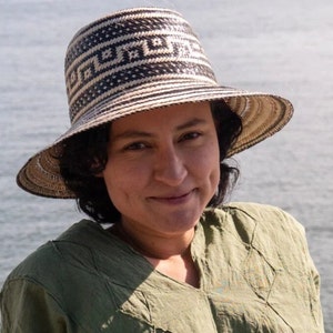 Chapeau de paille tissé à la main. Parfait pour le soleil, la plage, le jardinage. Avec/sans pompon, indigène fabriqué par des artisans Wayuu de Colombie