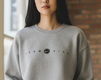 Sudadera vintage Nike Team de los años 90 con cuello redondo y logotipo bordado, fabricada en EE. UU., talla XL