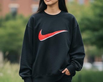 Sudadera vintage de cuello redondo con el logo grande bordado de Nike de los años 90 (L)