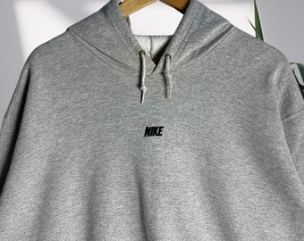 Nike spell out logo hot sale