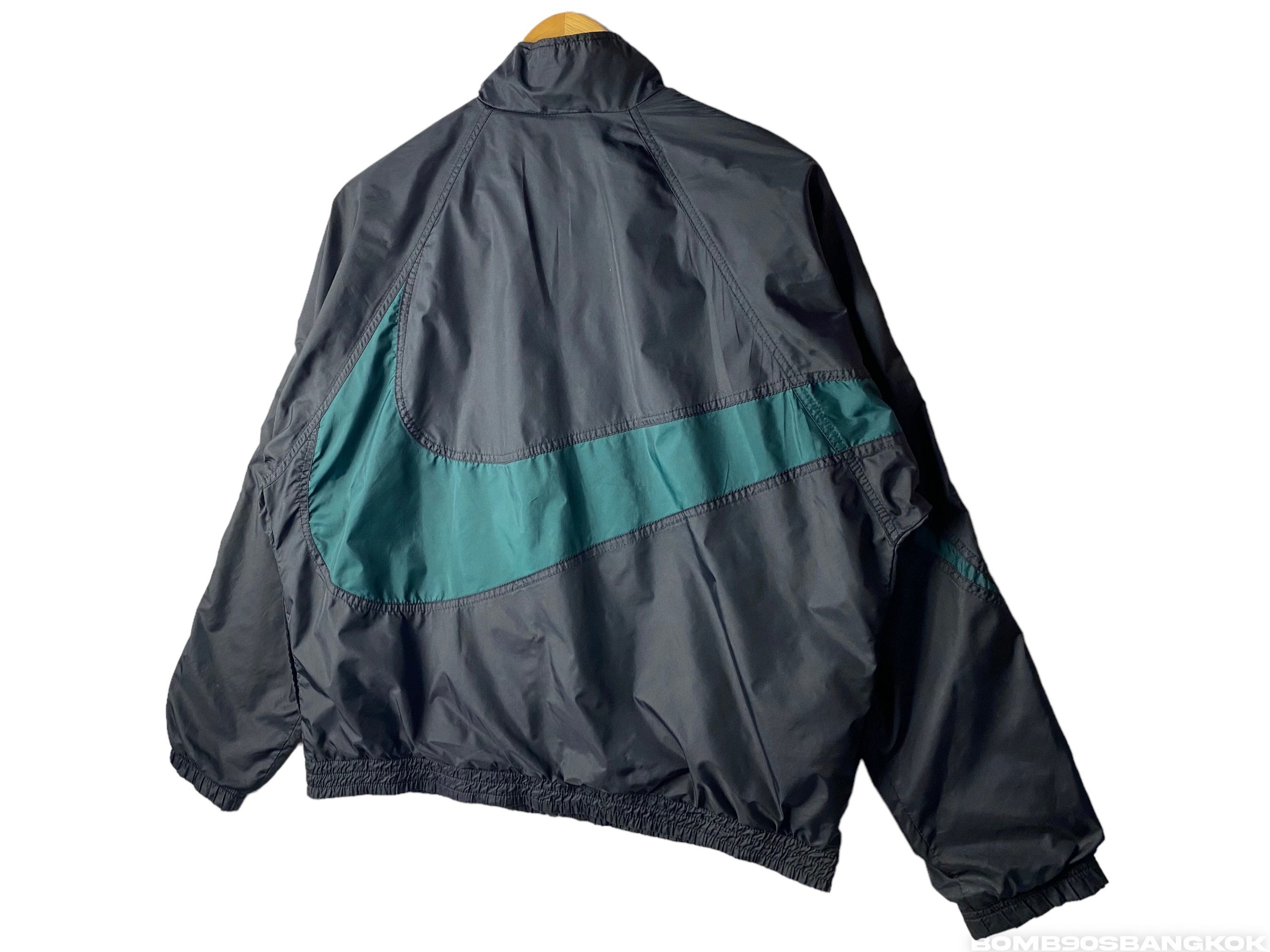 Vintage 90s OG NIKE Big Swoosh Embroidered Big Logo Jacket Vintage 90s OG NIKE Big Swoosh Embroidered Big Logo Jacket
