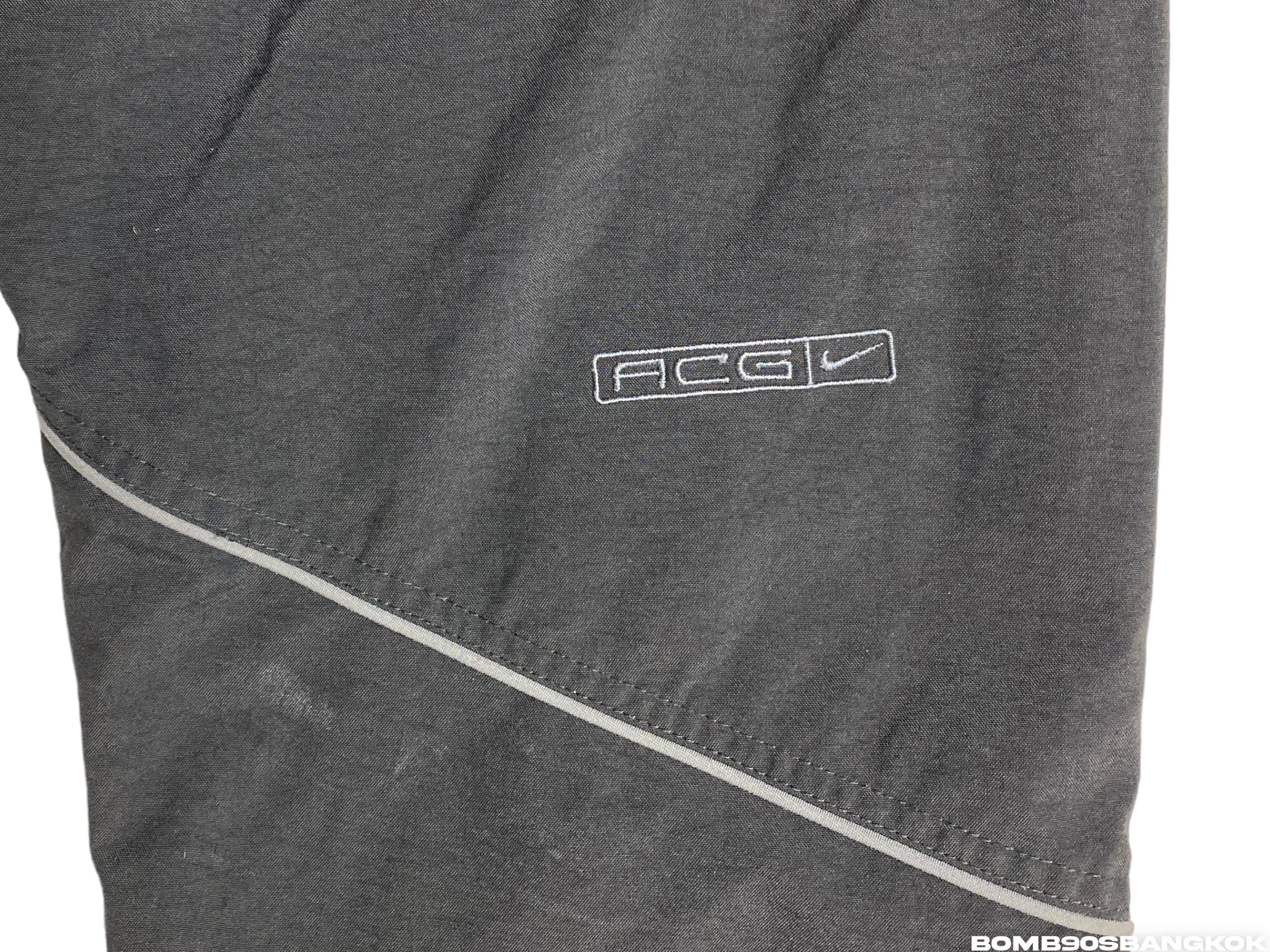 パンツ 90s NIKE ACG technical nylon cargo pants Rare!! Vintage 90s NIKE ACG Embroidered Swoosh Logo Cargo