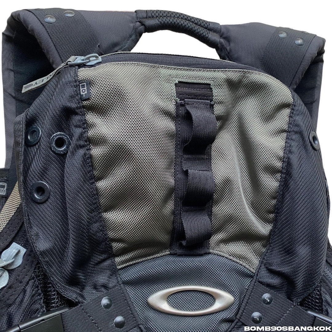 Rare!!vintage Oakley Icon 3.0 Big Logo Backpack Green Rare!!vintage Oakley Icon 3.0 Big Logo Backpack Green