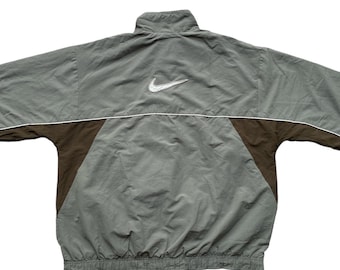 Rare!! Y2K NIKE Embroidered Big Central Embroidered Back Windbreaker Jacket / VTG Nike Gray, Olive Green Earth Tone Size L