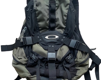 Rare!!vintage Oakley Icon 3.0 Big Logo Backpack Green Rare!!vintage Oakley Icon 3.0 Big Logo Backpack Green