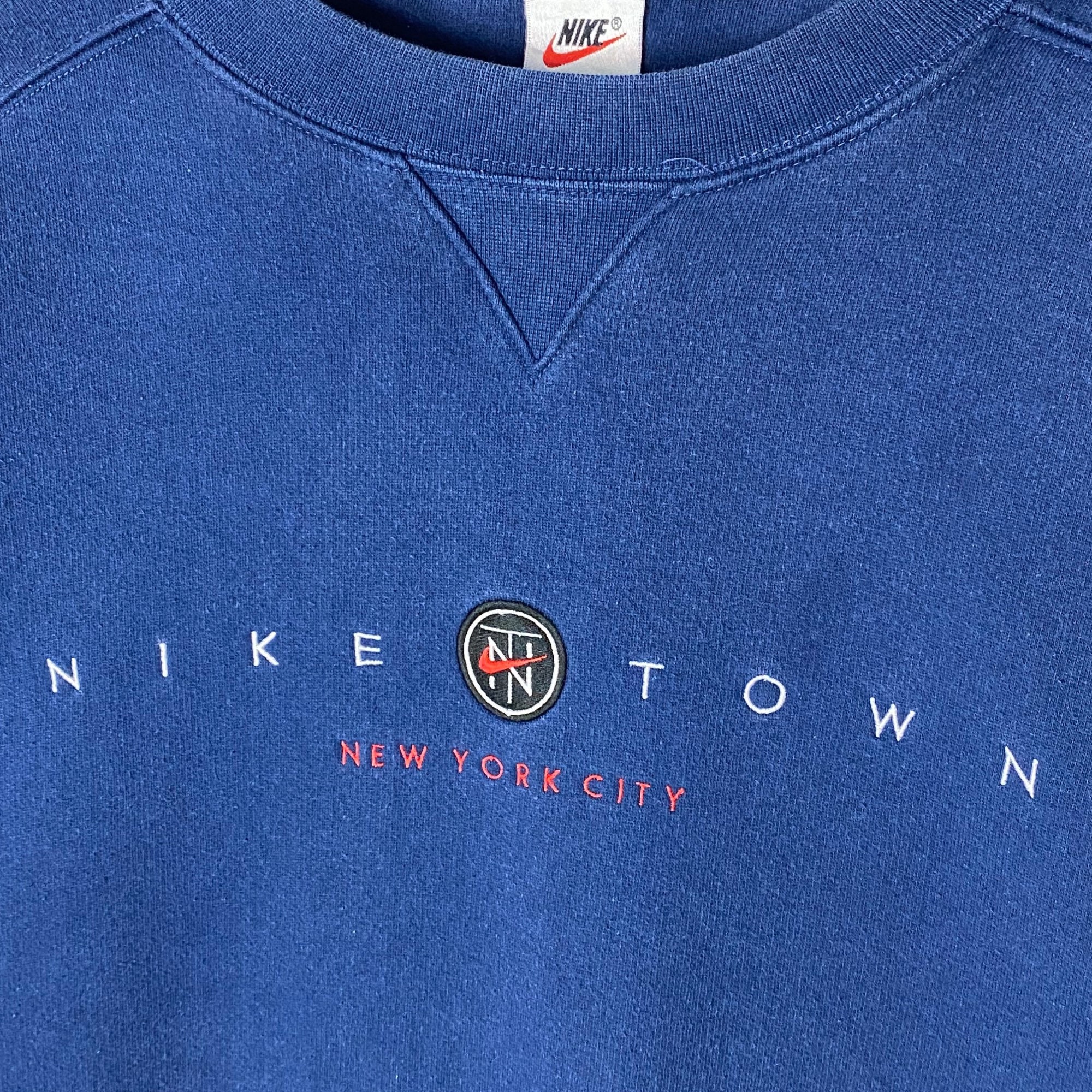 ナイキ NIKE 90s NIKE TOWN NEW YORK スウェット L Vintage 90s Nike Town Crewneck Sweater, Embroidered Pullover (size