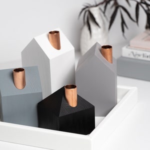 Couronne de l'Avent moderne Bougeoirs en bois maison lot de 4 + plateau de bougie de l'Avent en bois blanc carré. Pièce maîtresse.