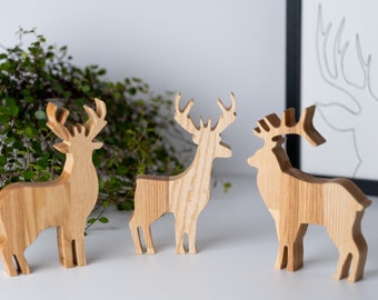 Decoración del árbol de Navidad de madera Decoraciones de mesa Conjunto de 3 figuras navideñas animales de madera Familia de ciervos de madera natural Animales Montessori de madera