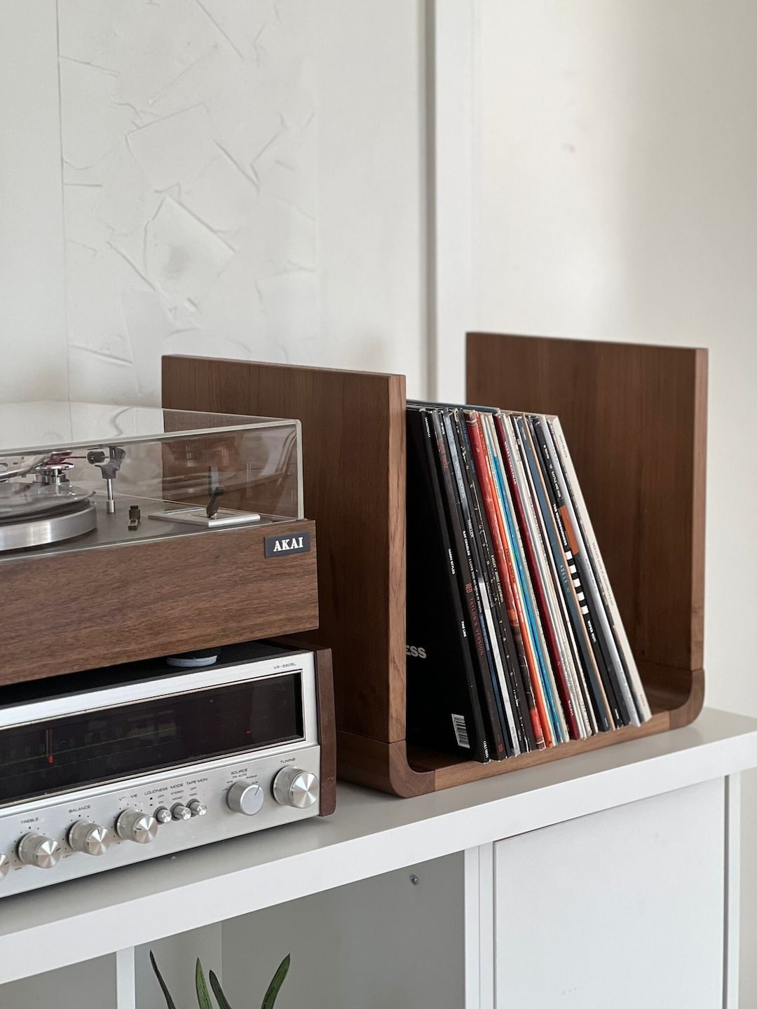 Portedisque vinyle au design moderne, rangement pour disques en bois