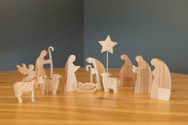 Natural oak wood Nativity set. Creche. Weihnachtskrippe. Nativity scene. Set of 12pcs natural oak wood Christmas figurines. Manger for kids. zdjęcie 6