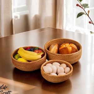 Rattan Woven Round Storage Basket,Handcrafted Desktop Fruit Bread Nuts Candies Storage Box Basket,Housewarming Presents