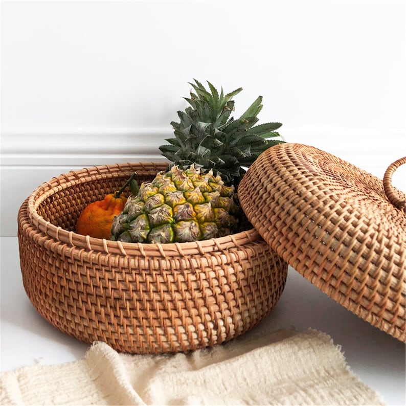 Handmade Autumn Rattan Weaving Round Storage Basket Fruit Dish Rattan