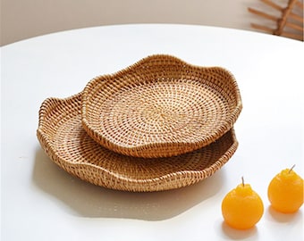 Rattan Woven Round Oval Storage Basket,Handcrafted Desktop Fruit Bread Nuts Candies Storage Tray,Vintage natural Decor Table Top Tablewares