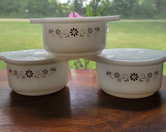 Dynaware "Brown Daisy" Bowls with Lids- Set of 3