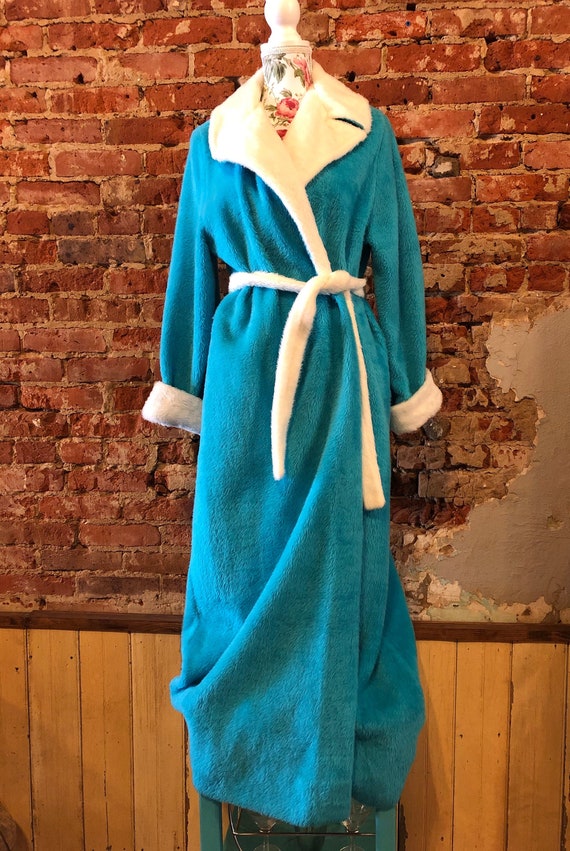 Vintage Lisanne Distinctive Loungewear Teal Fuzzy