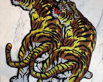 Tigre amarillo y marrón