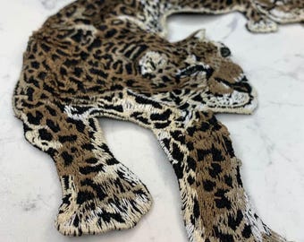 Conjunto de tigre marrón