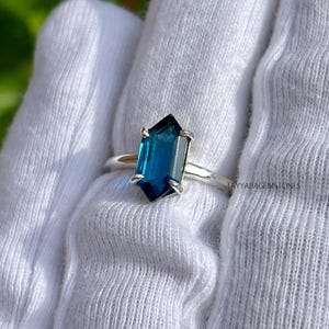Anello in argento 925 con topazio blu, fatto a mano, anello con pietra preziosa di topazio blu, anello per compleanno, anniversario, fede nuziale, regalo per lei, anello in argento