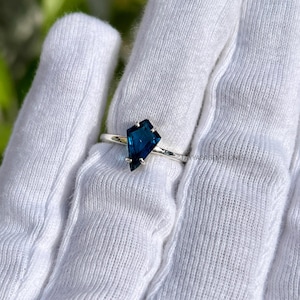 Anello in argento 925 con topazio blu, fatto a mano, anello con pietra preziosa di topazio blu, anello per compleanno, anniversario, fede nuziale, regalo per lei, anello in argento