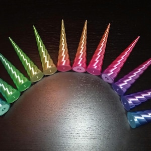 Unicorn horn, ring holder, display. Kawaii, cute accessories, help sorting your rings. Colorful and eye-catching home decor. Rainbow HBTQI+.