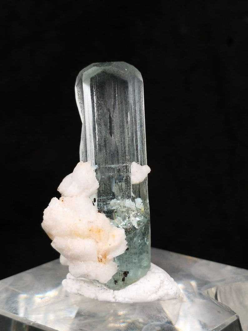 Aquamarine specimen