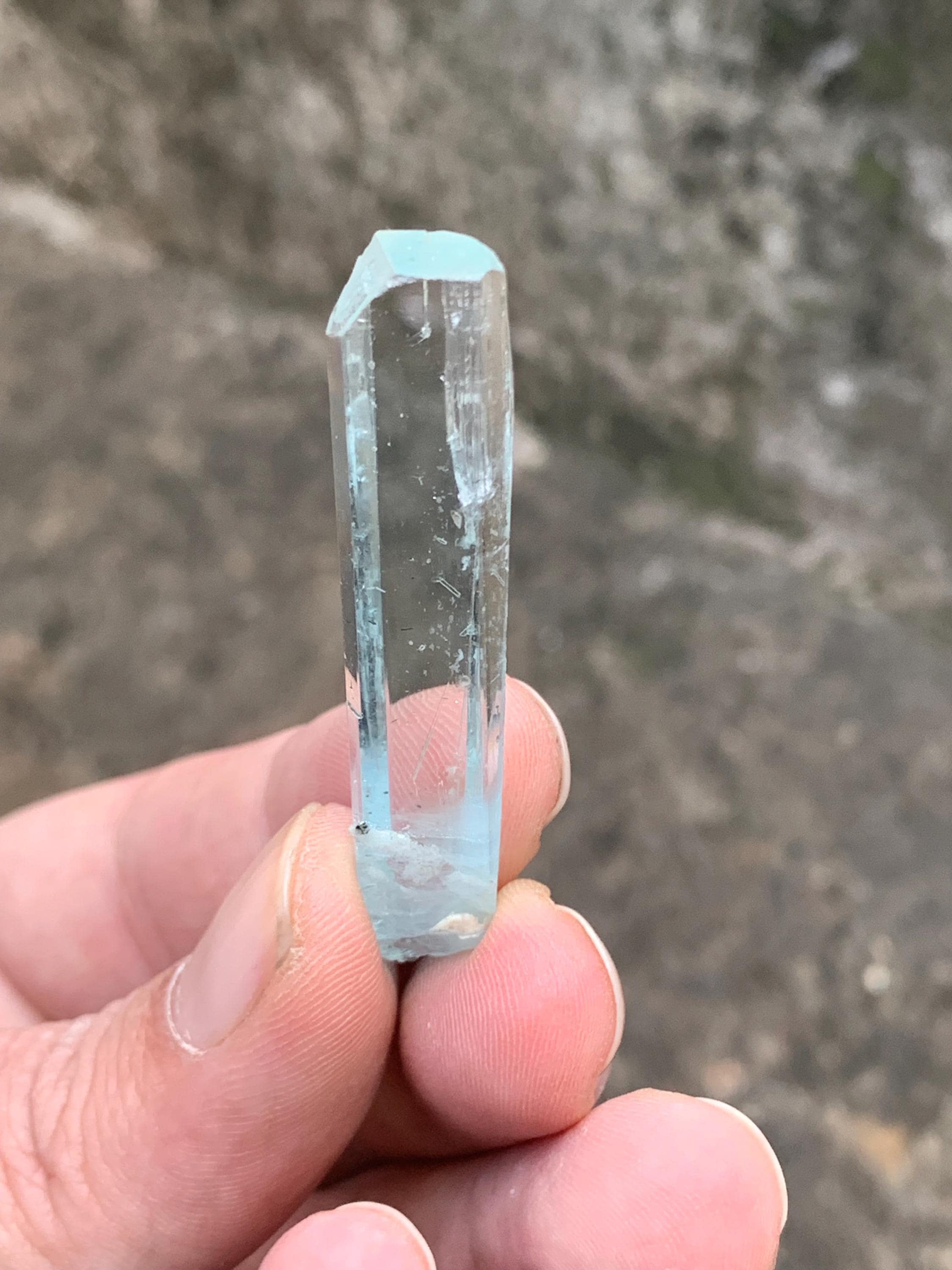 7つの最高品質の宝石級アクアマリンクリスタルシガールパキスタン