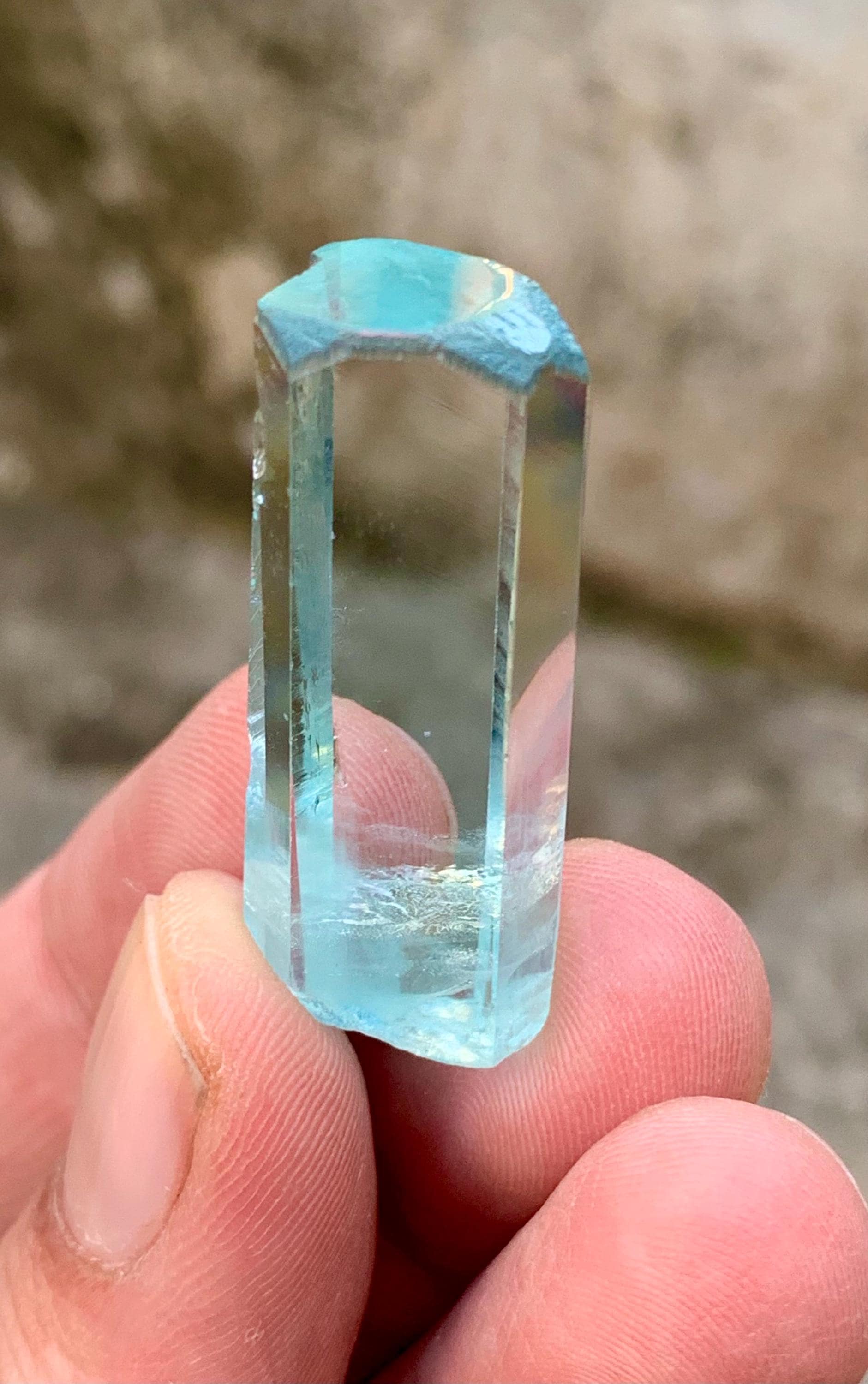 11.4グラムの最高級宝石品質アクアマリンクリスタルシガールパキスタン