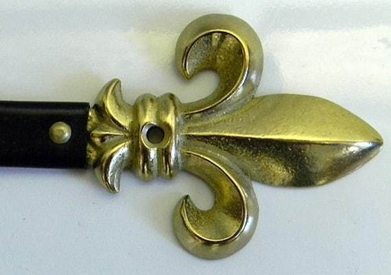 Fleur De Lys Flat to Wall Large Tapestry Rod